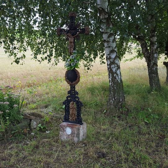 Kříž jihozápadně od Vinařic