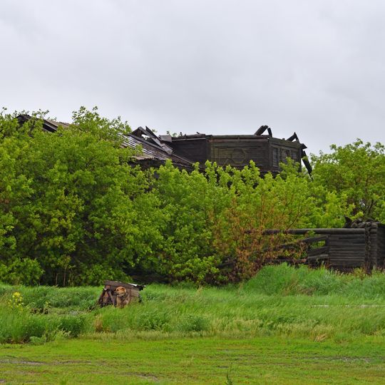 Ruins of wooden church, Lushnikovo