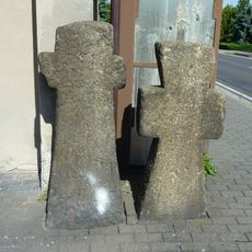 Zwei Mord- und Sühnekreuze Hoyerswerdaer Straße 9 (gegenüber)