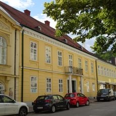 Anlage Wohnhaus, ehem. Palais Wallis mit Gartenpavillon