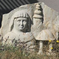 Plastika svaté Zdislavy u domu Žitavská 670 v Hrádku nad Nisou