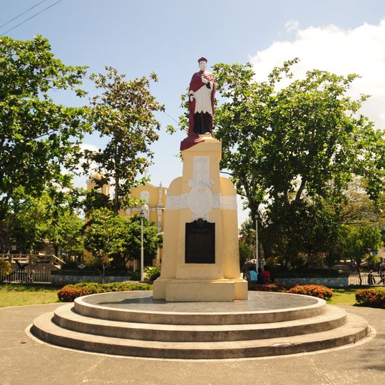 Jorge Barlin Monument