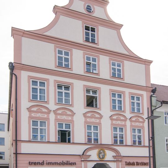 Wohn- und Geschäftshaus