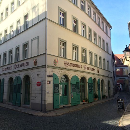 Wohnhaus mit Läden in geschlossener Bebauung, Eckhaus Fischmarktstraße 3