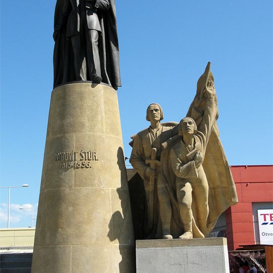 Pomník Ľudovíta Štúra, podstavce s architektúrou