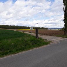 Kříž severovýchodně od Číčenic