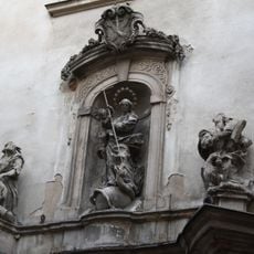 Sochy nad portálem kostela svatých Janů v Minoritské ulici v Brně