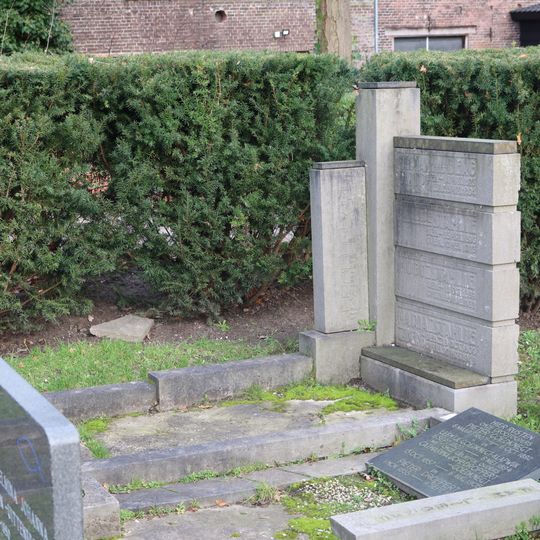 Grave monument Stahlie family