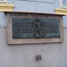 Pomník občanům zabitým 5.května 1945 na Husově náměstí v Lomnici nad Popelkou