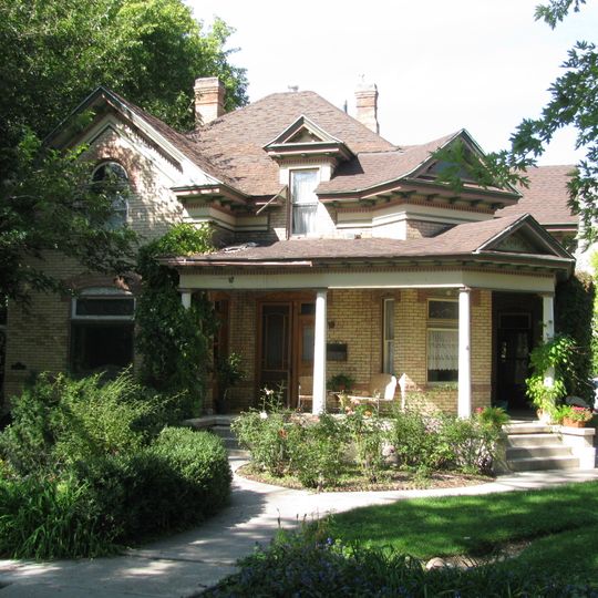 Ami and Amanda Oakley House