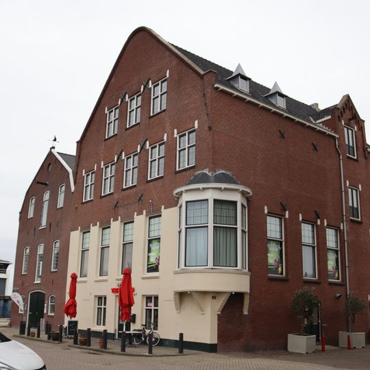 Koningin Wilhelminahaven NZ 1, Vlaardingen