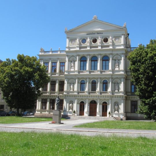 Budova bývalého gymnázia v Kroměříži