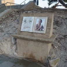 Památník Chestera Himese v Moraiře