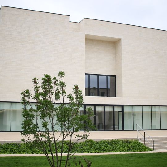 Centre de création contemporaine Olivier-Debré