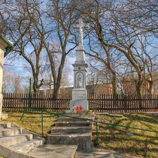 Kříž v Radomilově u kaple na návsi