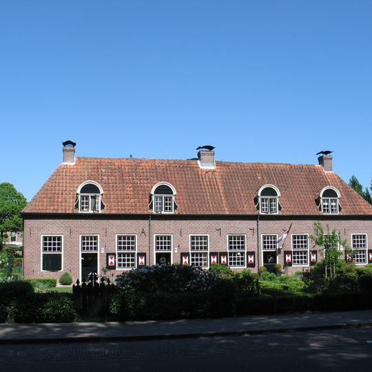 Behorende tot serie van 5 blokken van dienstwoningen