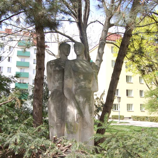 Natursteinplastik Freundinnen