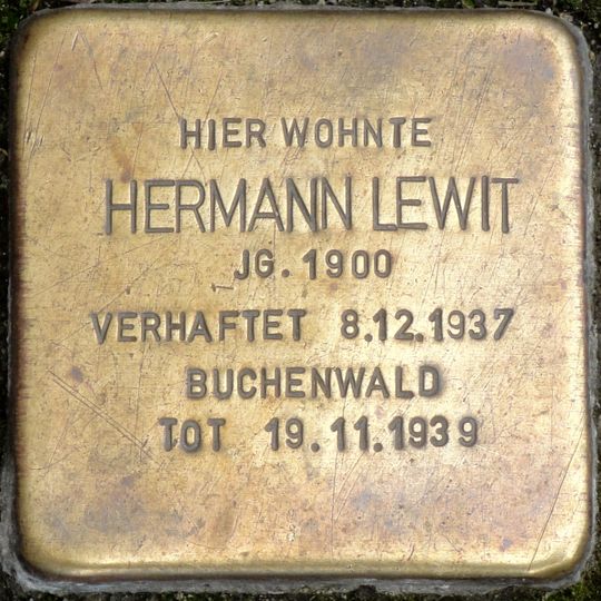 Stolperstein en memoria de Hermann Lewit