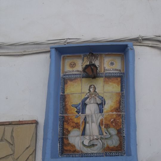 Ceramic panel of the Immaculate at 35 Larga street