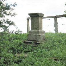 Kříž u cesty za hřbitovem v Teplé