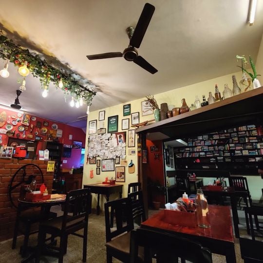 The Hole In The Wall Cafe