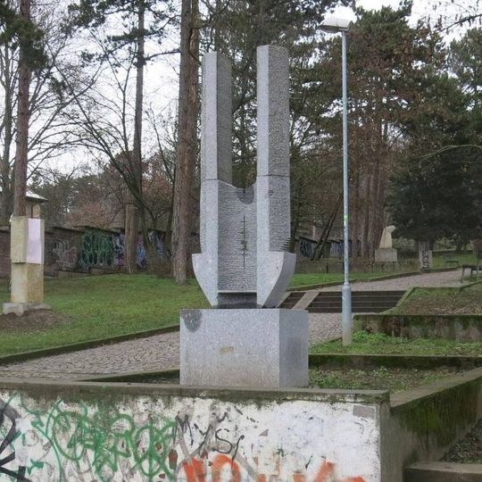 Žulová plastika Mužský a ženský princip u cesty na Mostnou horu v Litoměřicích