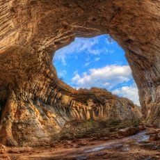 Prohodna Cave