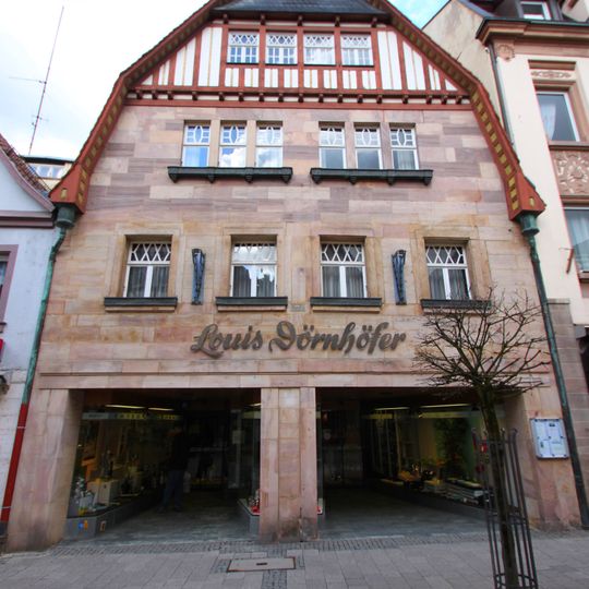 Wohn- und Geschäftshaus