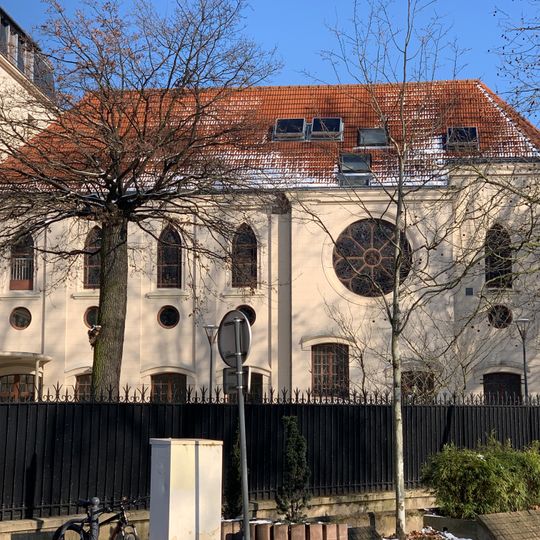 Chapelle Notre-Dame-du-Sacré-Cœur de l'ensemble scolaire Albert de Mun de Nogent-sur-Marne