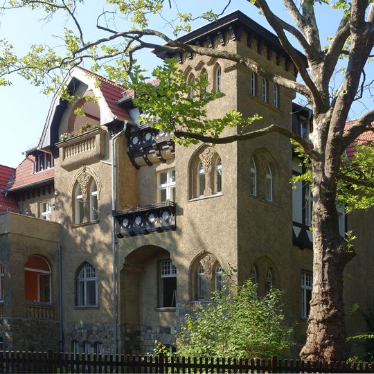 Wohnhaus Hohenzollernstraße 1