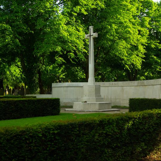 War Memorial in Tottenham Cemetery