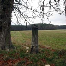 Kříž jižně od Březí v poli
