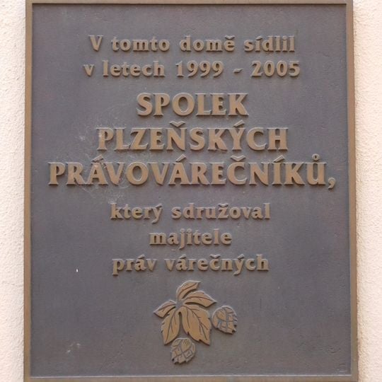 Pamětní deska Spolku plzeňských právovárečníků