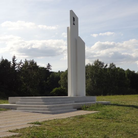 Památník bitvy u Tachova na úbočí Vysoké západně od Tachova