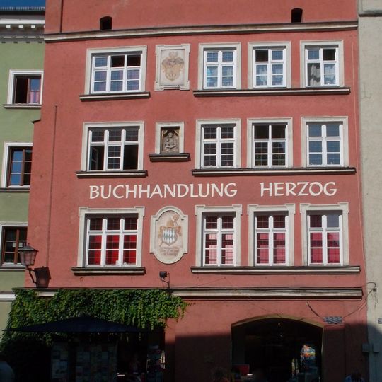 Wohn- und Geschäftshaus