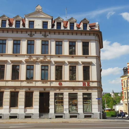 Mietshaus in halboffener Bebauung in Ecklage Bahnhofstraße 68