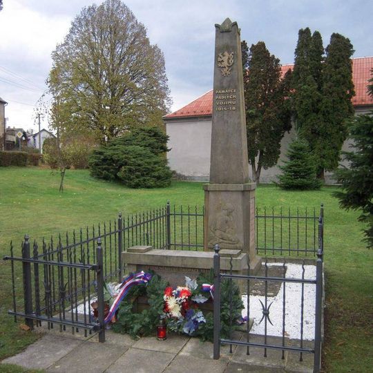 Pomník padlým v Sazené