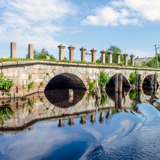 2) Северный арочный гранитный водоспуск (мост) (Дубно)