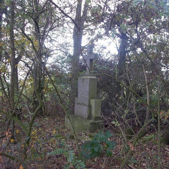 Kříž nad Malým Malahov u silnice k Doubravě