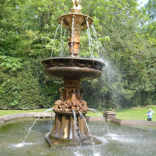 Pulhamite And Terracotta Fountain, Dunorlan Park