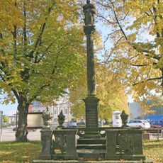 Sloup se sochou Panny Marie