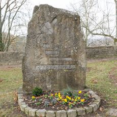 Alte Burg, Toppler-Gedenkstein