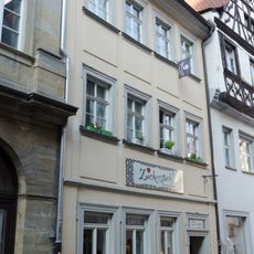 Wohn- und Geschäftshaus