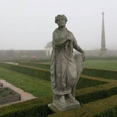 Socha alegorie svobodných umění v zahradě špitálu v Kuksu