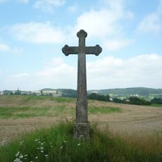 Kříž západně od Hněvanic