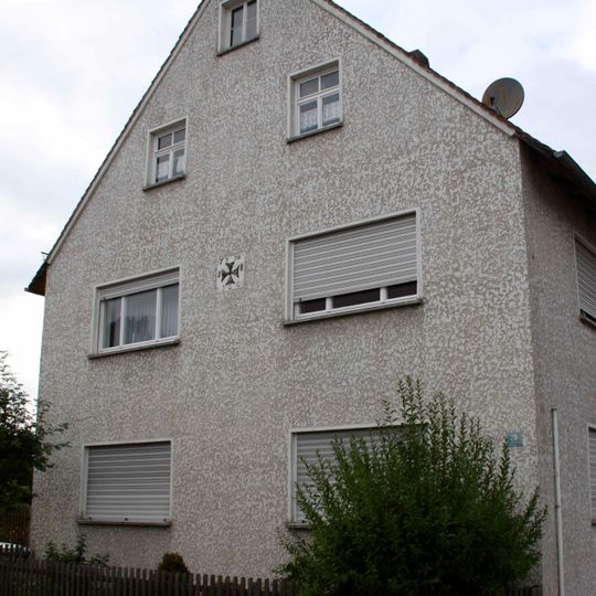 Inschrift- und Wappentafel