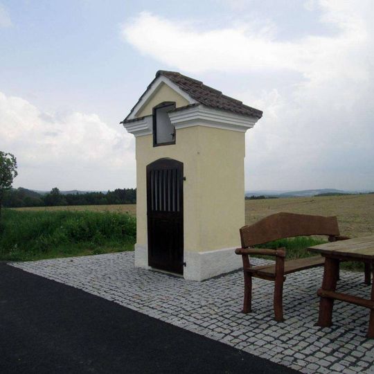 Kaplička východně od Dožic