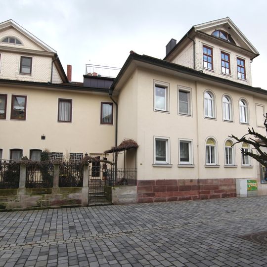 Wohn- und Geschäftshaus