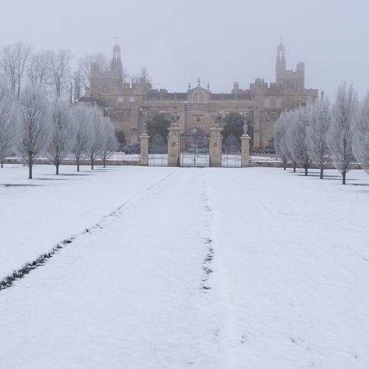 Gates, Gatepiers And Screen Approximately 70 Metres South East Of South Front Of Drayton House