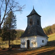 Kaple na bývalém evangelickém hřbitově v Karlovicích